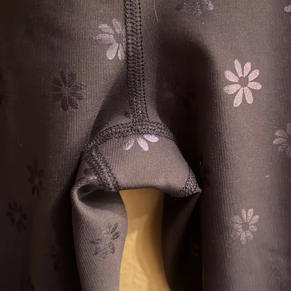 Beyond Yoga Navy Floral Leggings - Picture 5 of 7